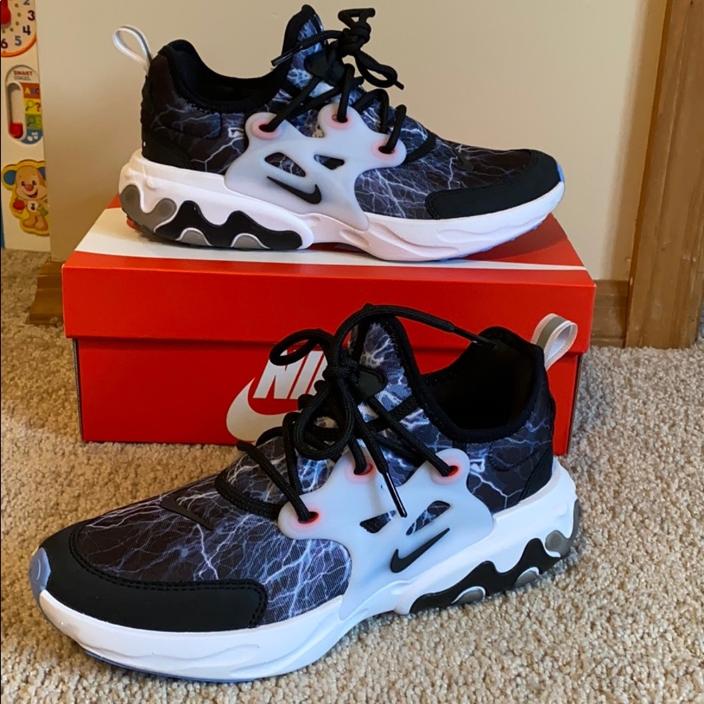 Boys youth 6 women’s 8 Nike presto